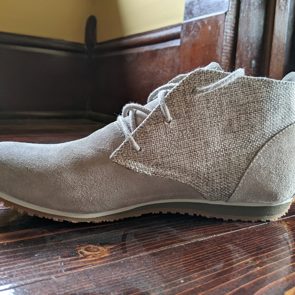 Eddie Bauer Desert Boots - Picture 4 of 6